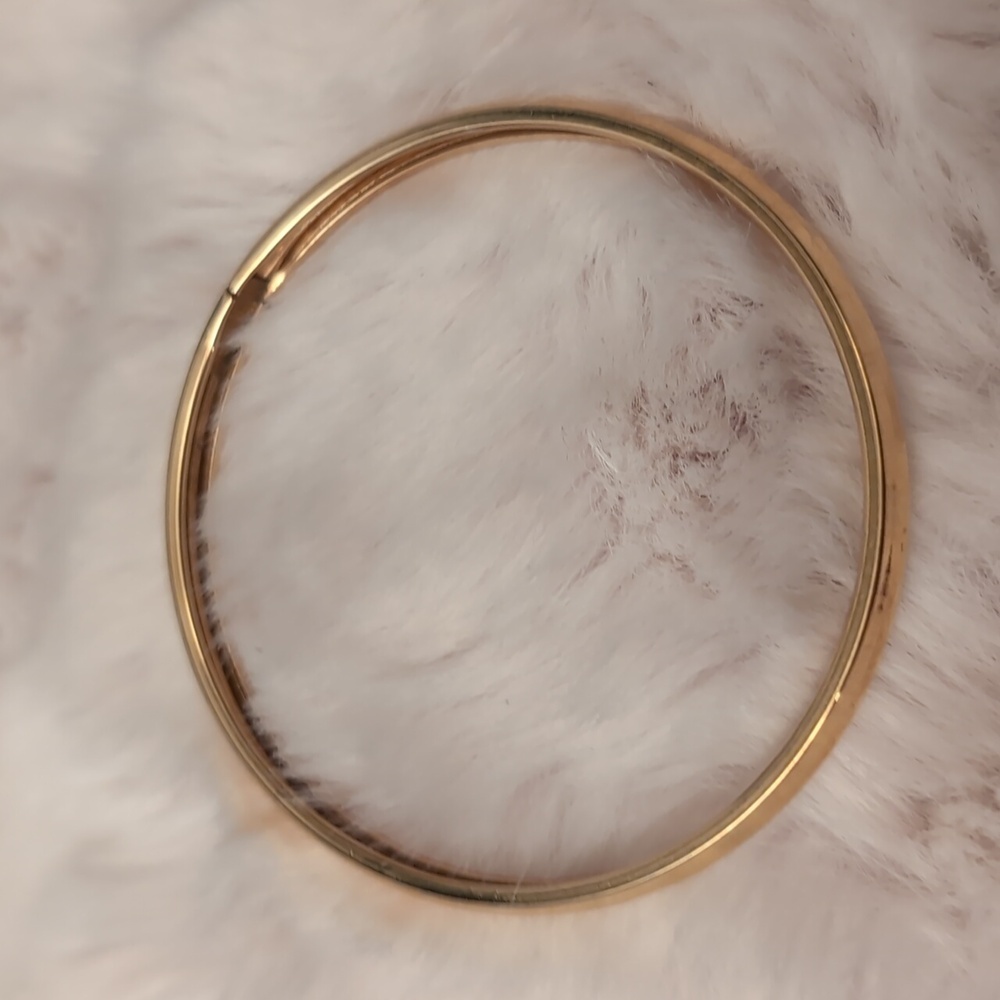 Vintage Gold Toned Bracelet With Engraved Vine Pattern - Picture 6 of 7